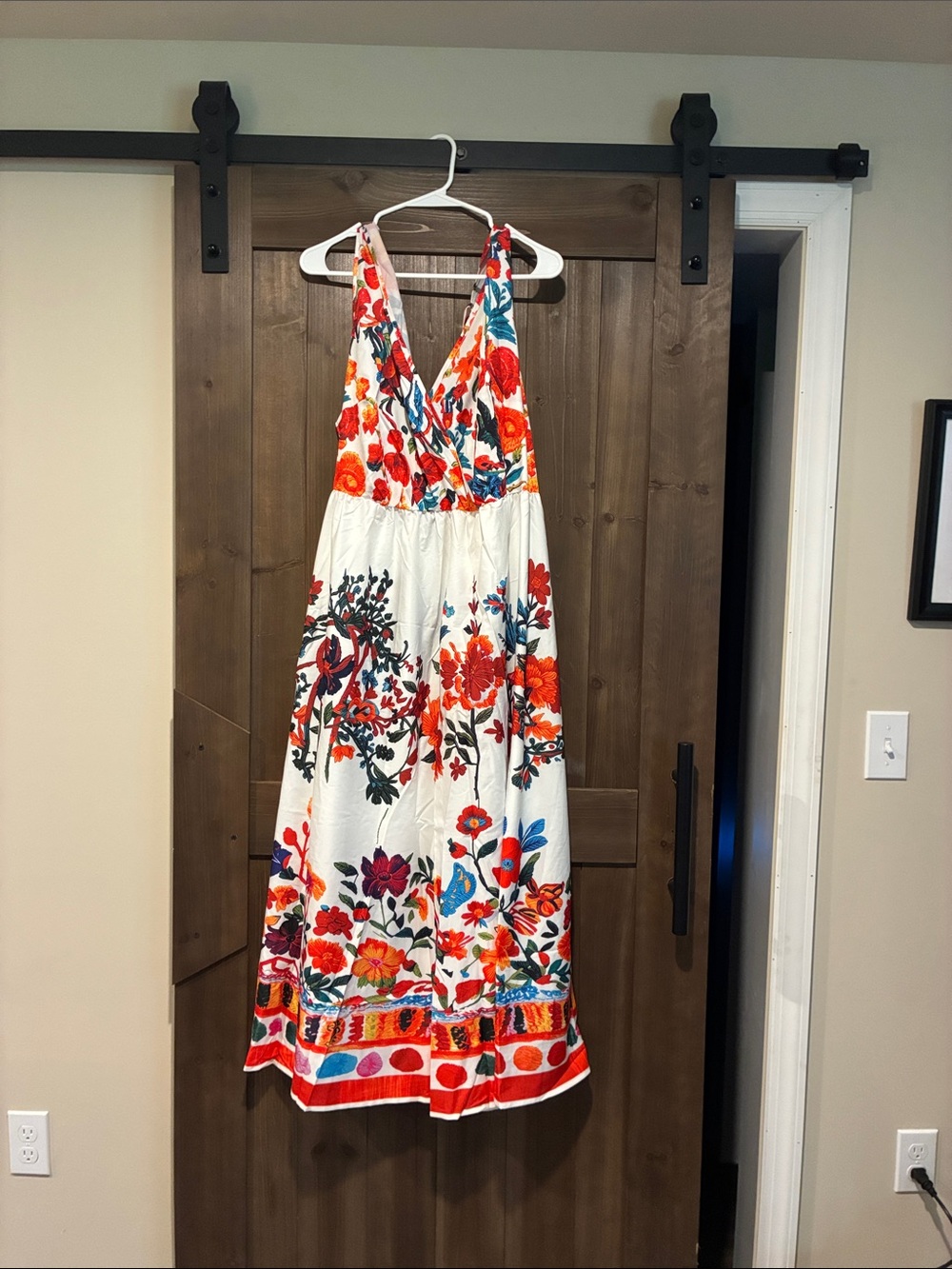 Floral V-Neck Maxi Dress in White with Red & Blue Floral Print 4X - new